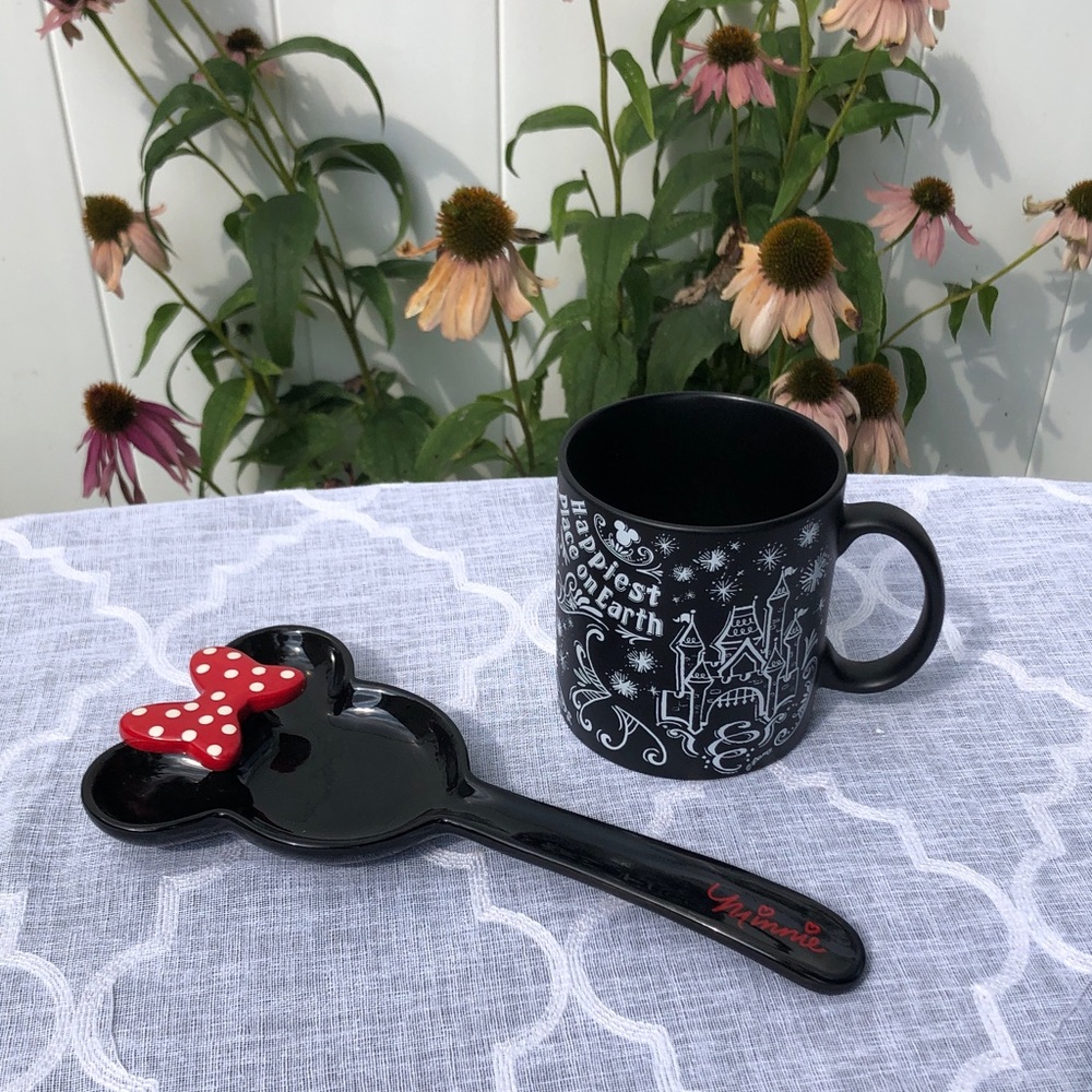 DISNEY ceramic Minnie spoon rest & XL Disney sayings black & white ceramic mug